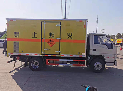 鸡东爆破器材运输车